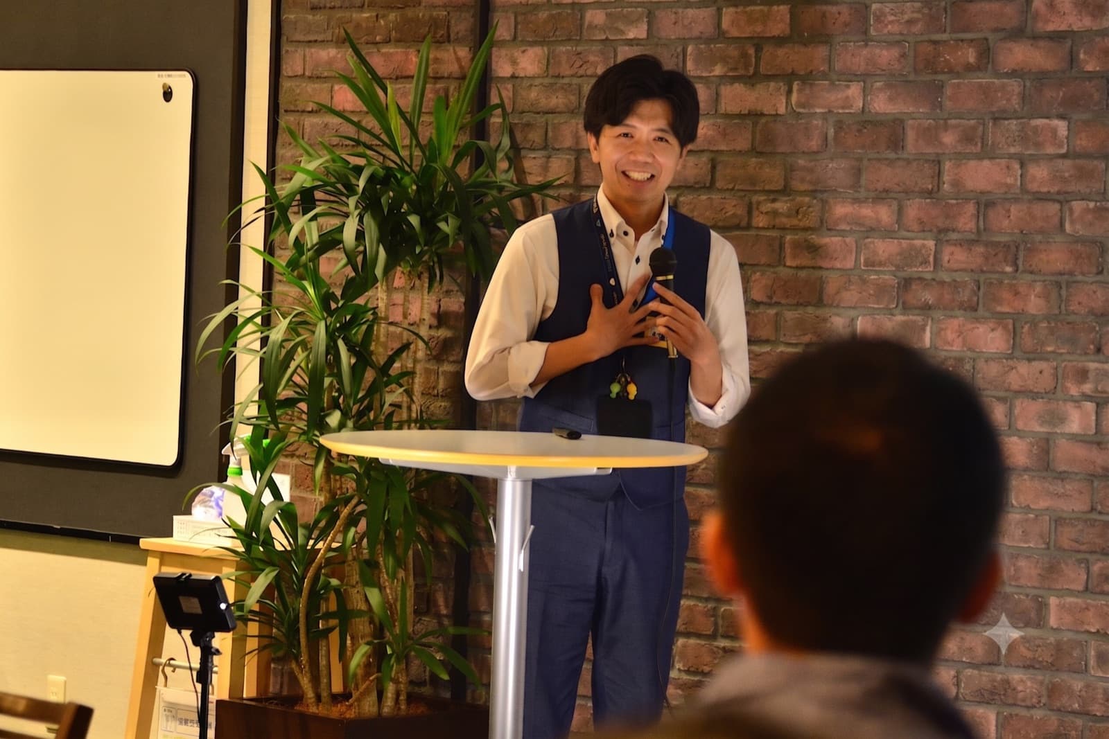 社内勉強会で登壇する様子